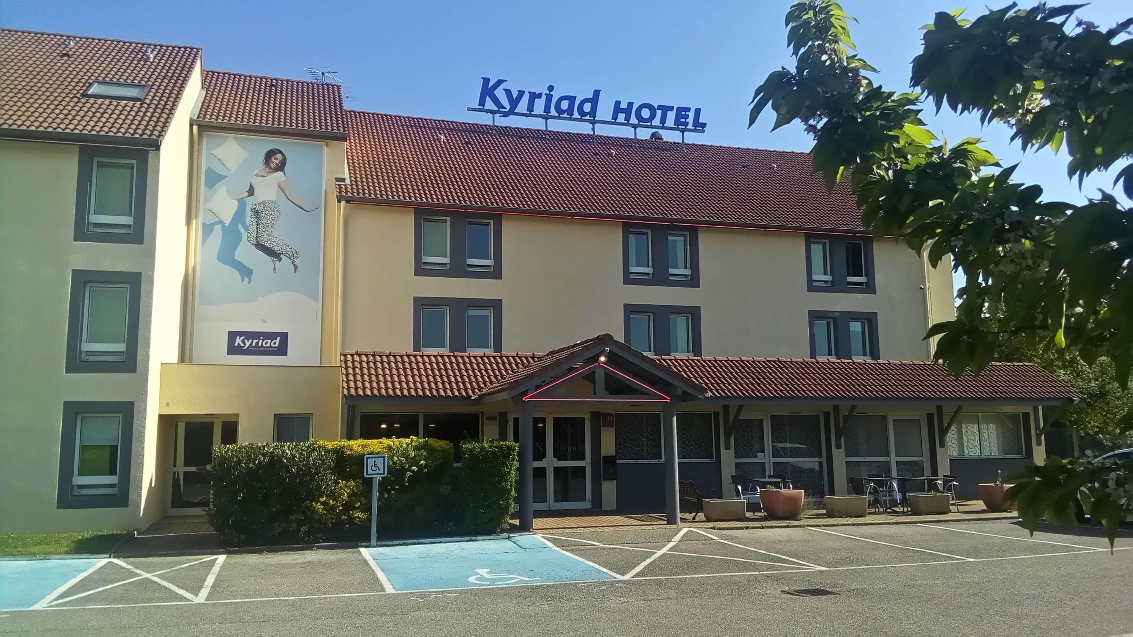 Kyriad Lyon Est - Saint Bonnet De Mure Exterior photo